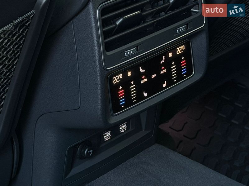 Внедорожник / Кроссовер Audi SQ8 2019 в Хмельницком