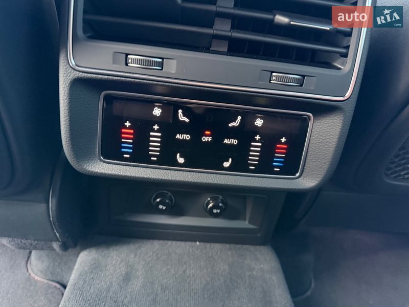 Внедорожник / Кроссовер Audi SQ8 2024 в Киеве