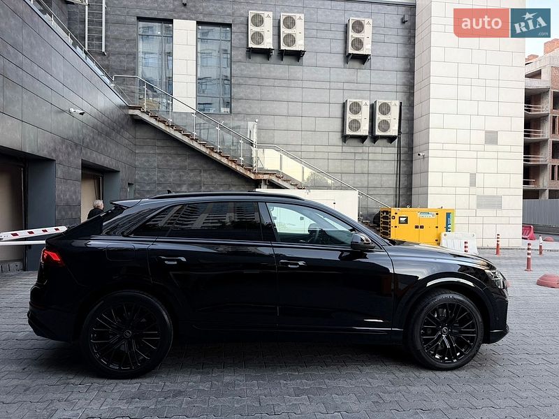 Внедорожник / Кроссовер Audi SQ8 2025 в Киеве
