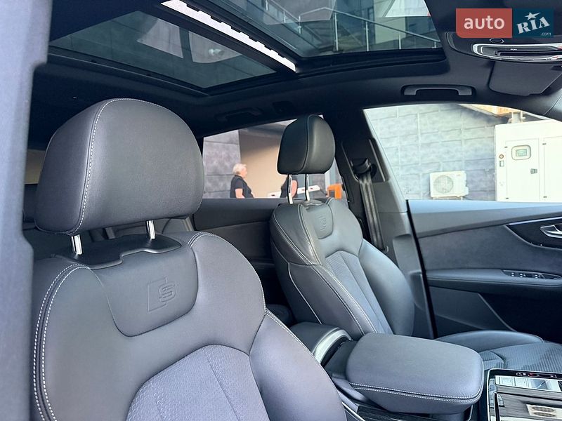 Внедорожник / Кроссовер Audi SQ8 2025 в Киеве