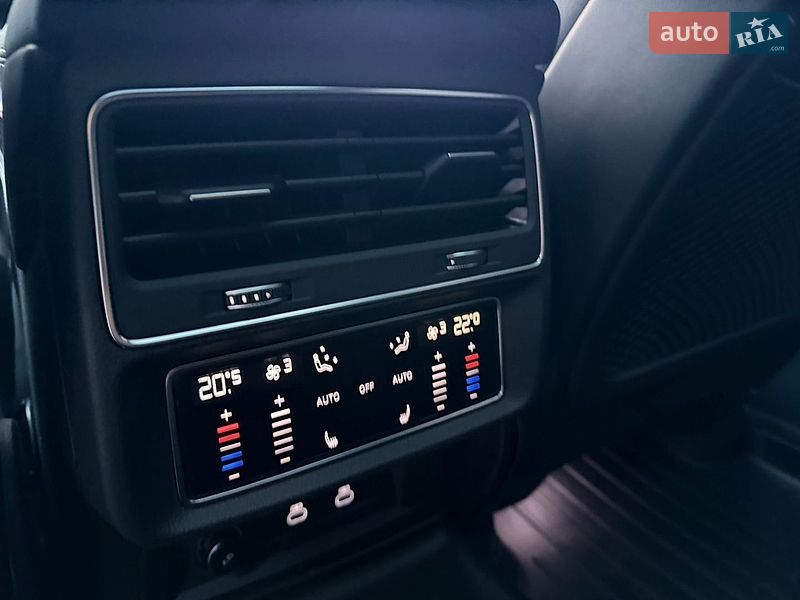 Внедорожник / Кроссовер Audi SQ8 2025 в Киеве