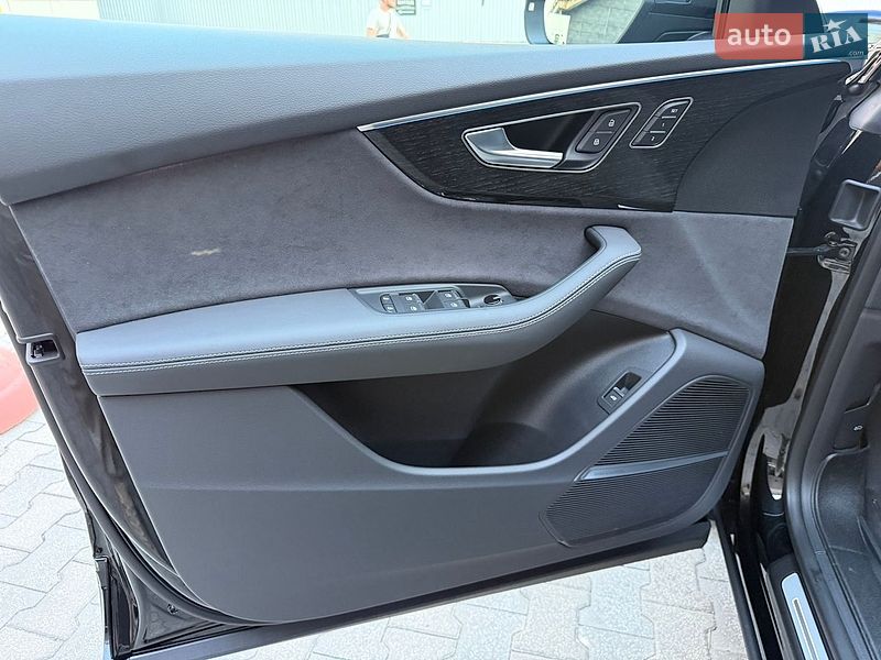 Внедорожник / Кроссовер Audi SQ8 2025 в Киеве