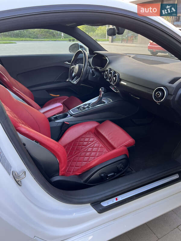 Купе Audi TT S 2016 в Ужгороде