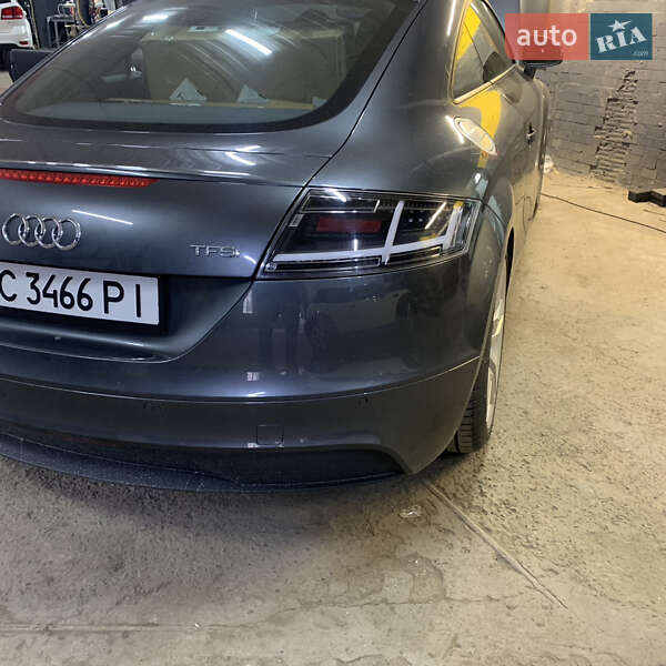 Купе Audi TT 2010 в 