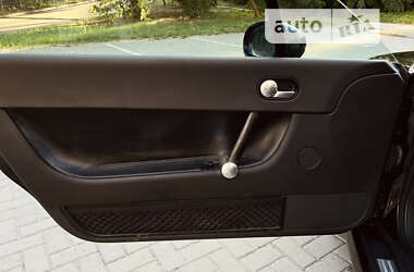 Купе Audi TT 2001 в 