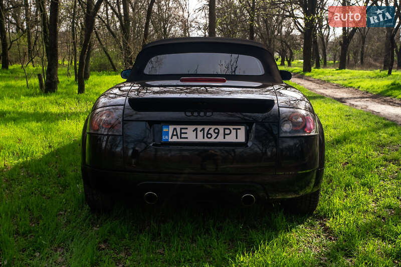 Родстер Audi TT 2001 в Вольногорске