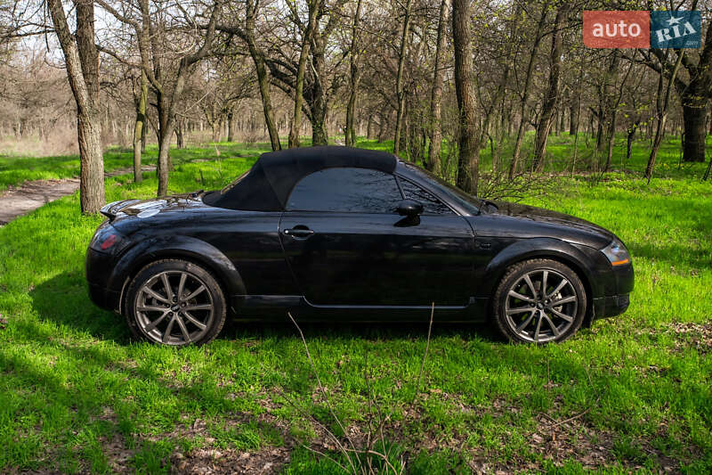 Родстер Audi TT 2001 в Вольногорске