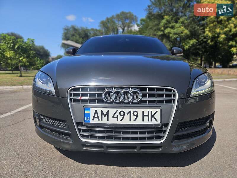 Купе Audi TT 2011 в 