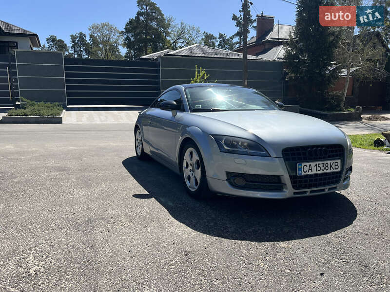 Купе Audi TT 2008 в 