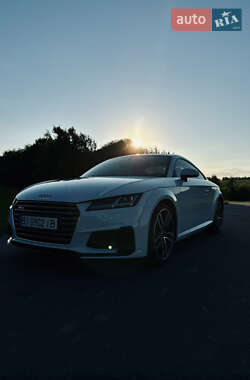 Купе Audi TT 2016 в 