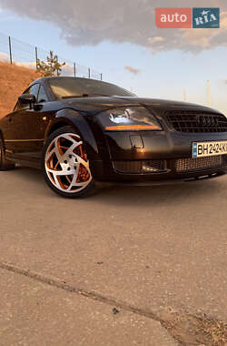 Купе Audi TT 2001 в 