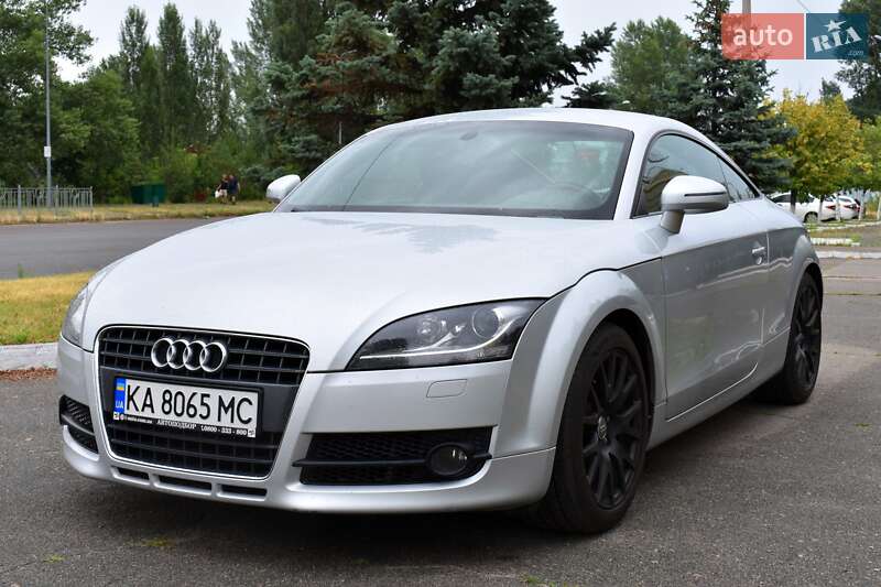 Купе Audi TT 2009 в 