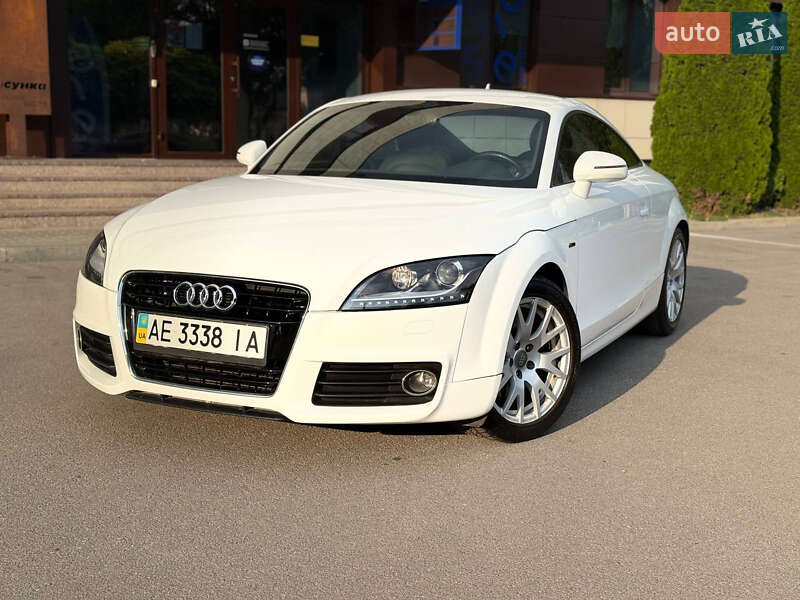 Купе Audi TT 2011 в 