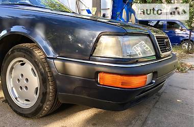 Седан Audi V8 1990 в Киеве