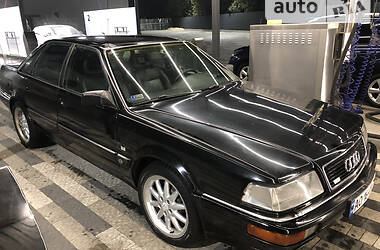 Седан Audi V8 1991 в Ужгороде