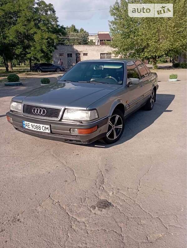 Седан Audi V8 1992 в Каменском