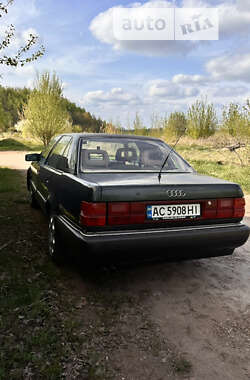 Седан Audi V8 1992 в Нововолынске