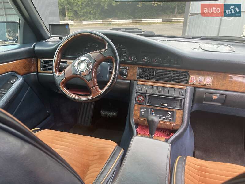 Седан Audi V8 1989 в Первомайске