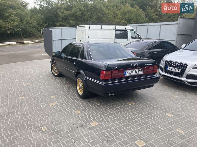 Седан Audi V8 1989 в Первомайске