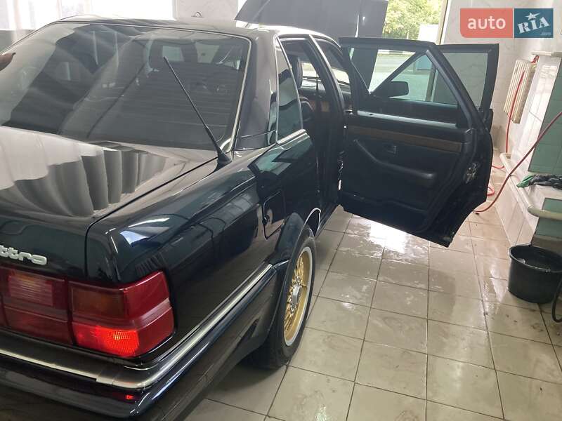 Седан Audi V8 1989 в Первомайске