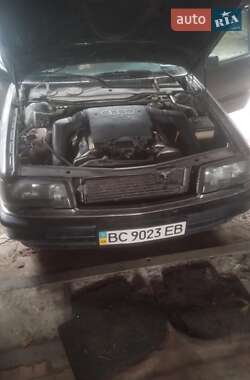 Седан Audi V8 1990 в 