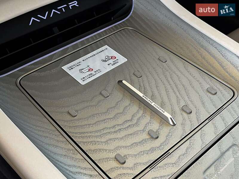 Седан Avatr 12 2024 в Дніпрі