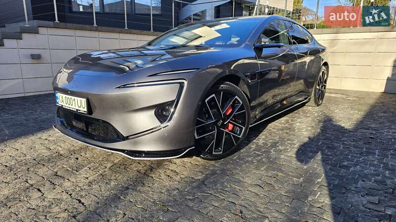 Седан Avatr 12 2024 в Киеве