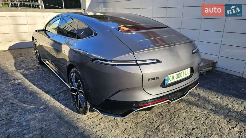 Седан Avatr 12 2024 в Киеве