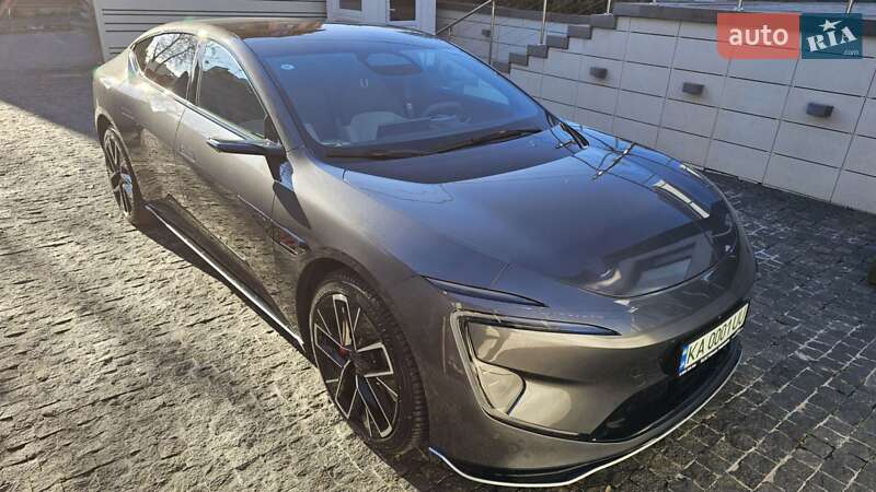 Седан Avatr 12 2024 в Киеве