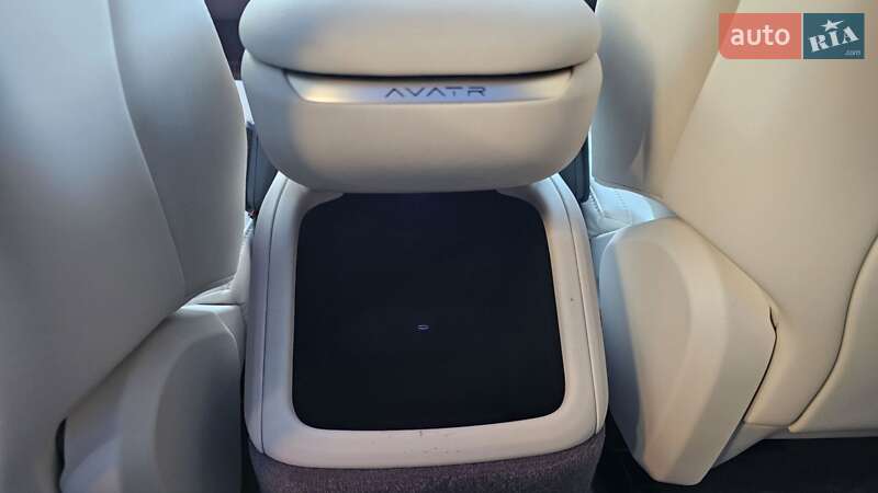 Седан Avatr 12 2024 в Киеве