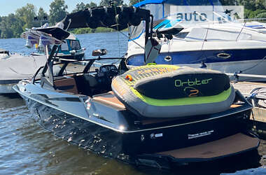 Катер Axis Wake A 2021 в 