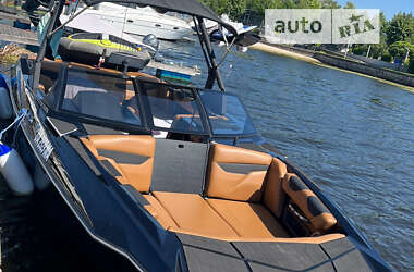 Катер Axis Wake A 2021 в 