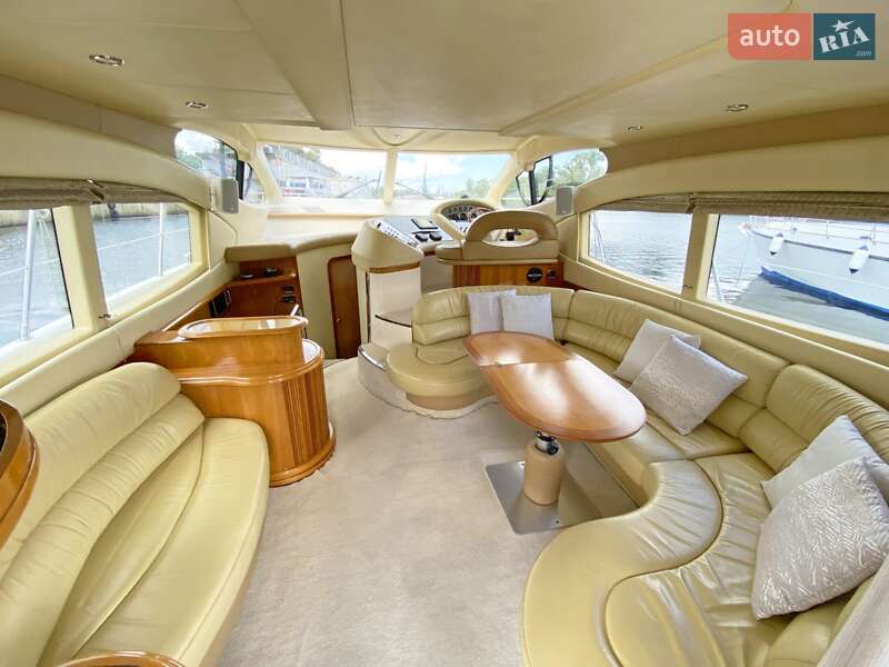 Моторна яхта Azimut Benetti 2002 в Києві