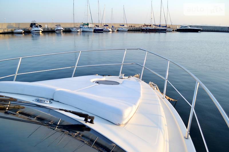Моторна яхта Azimut Bennetti 2004 в Києві