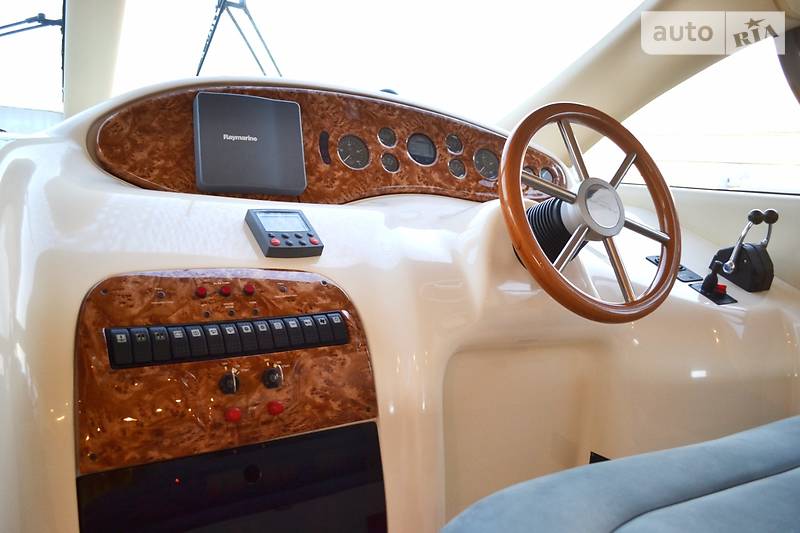 Моторна яхта Azimut Bennetti 2004 в Києві