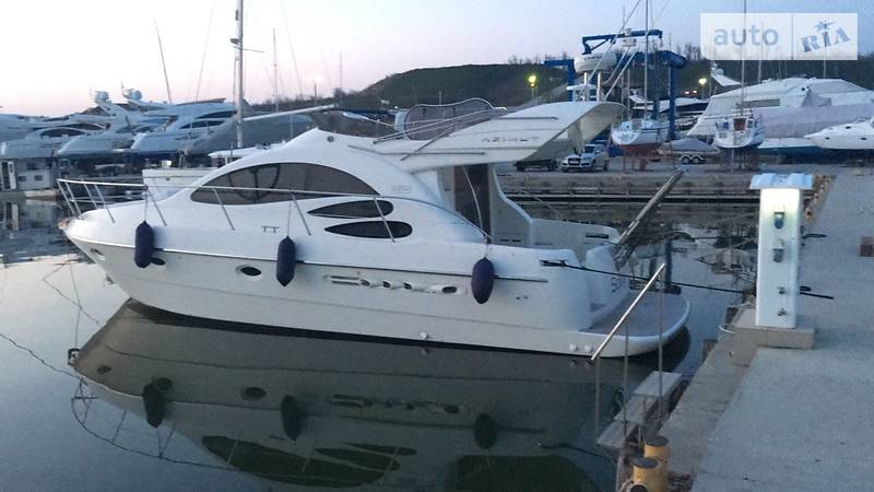 Моторна яхта Azimut Bennetti 2004 в Києві