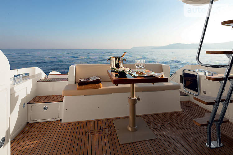 Моторна яхта Azimut Bennetti 2013 в Києві