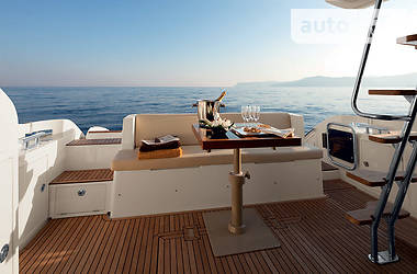 Моторна яхта Azimut Bennetti 2013 в 