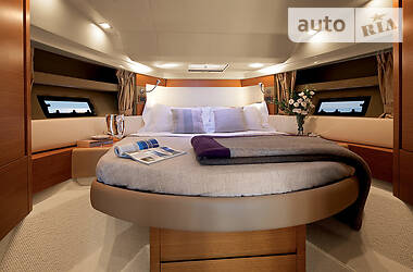 Моторна яхта Azimut Bennetti 2013 в 