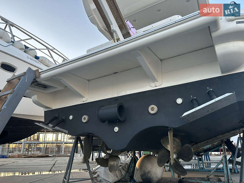 Моторна яхта Azimut Flybridge-Range 2011 в Києві фото 28 Моторна яхта Azimut Flybridge-Range 2011 в Києві