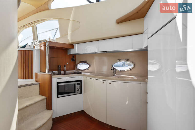 Моторная яхта Azimut Flybridge-Range 2004 в Киеве