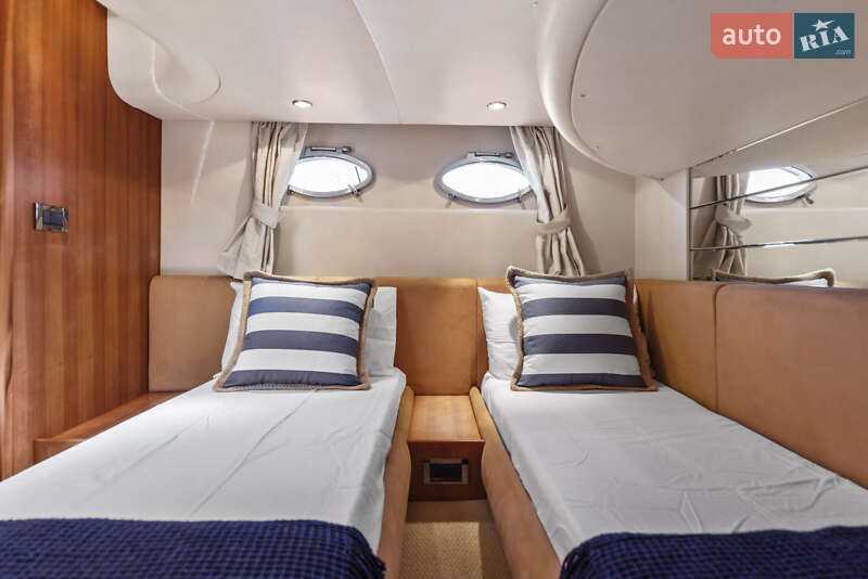 Моторная яхта Azimut Flybridge-Range 2004 в Киеве