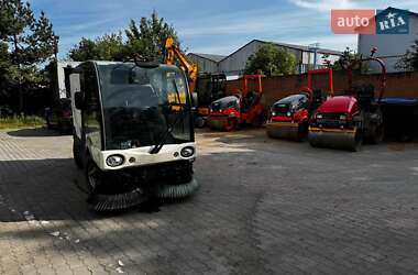 Уборочная машина Azura MC 200 2014 в Львове