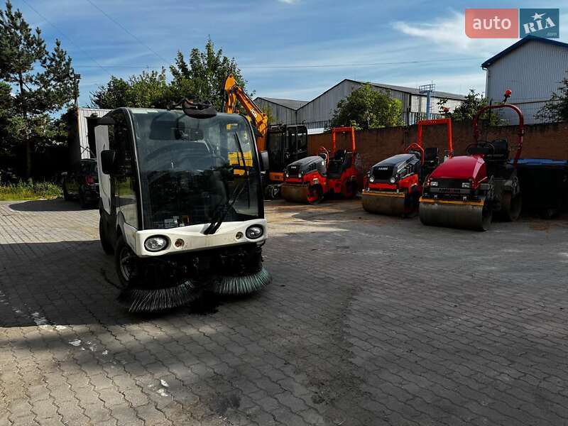 Прибиральна машина Azura MC 200 2014 в Львові