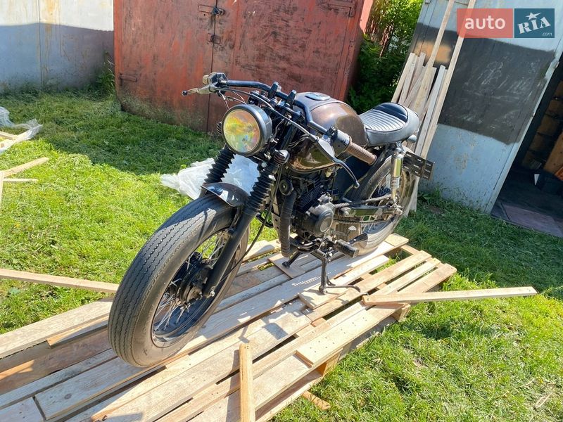 Кафе рейсер Bajaj Boxer 150 2020 в Калиновке