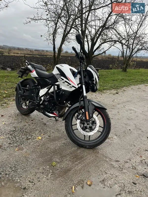 Мотоцикл Без обтекателей (Naked bike) Bajaj Pulsar NS200 2022 в 