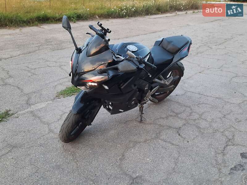 Мотоцикл Супермото (Motard) Bajaj Pulsar RS200 2017 в Запоріжжі