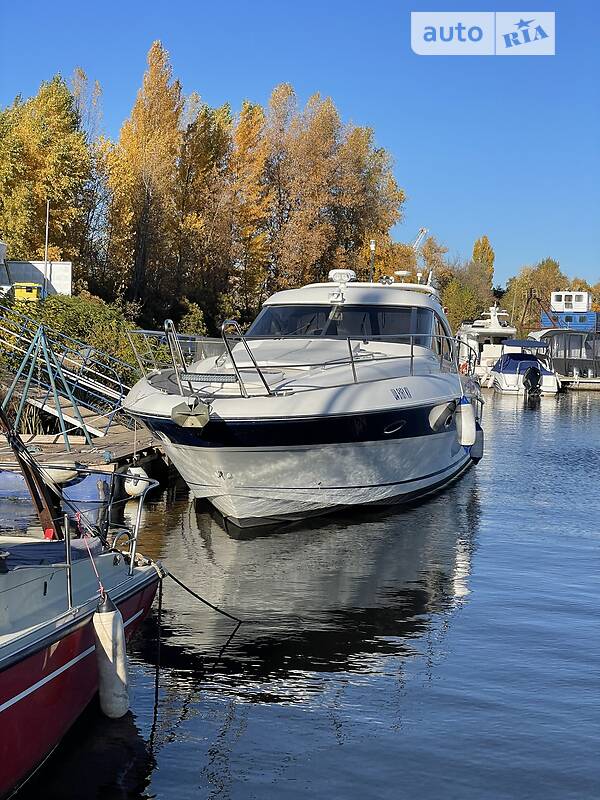 Моторна яхта Bavaria Cruiser 2005 в Києві