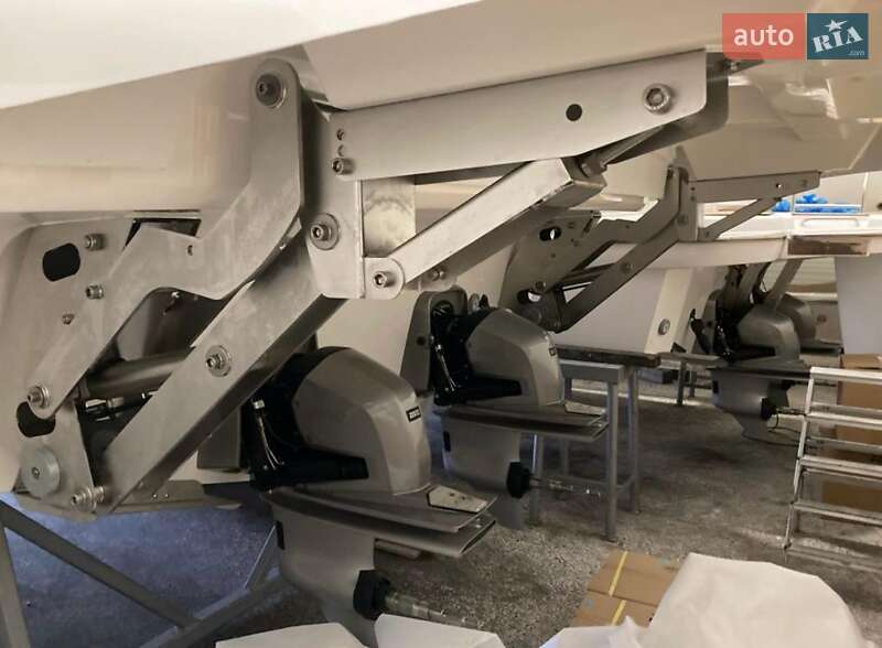Моторная яхта Bavaria SR41 2022 в Киеве