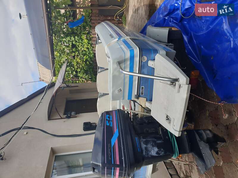 Лодка Bayliner Capri 1989 в Запорожье